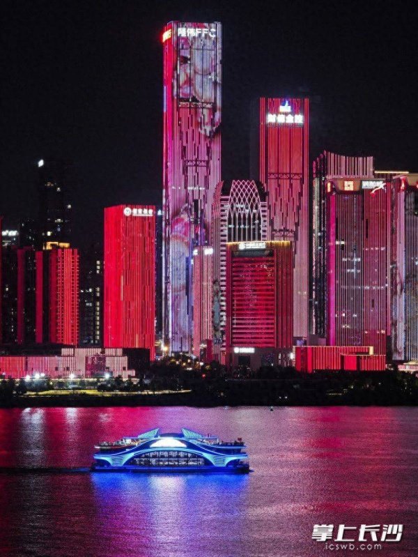 达麟操盘 雨后长沙夜清凉 华灯游轮美如画｜组图