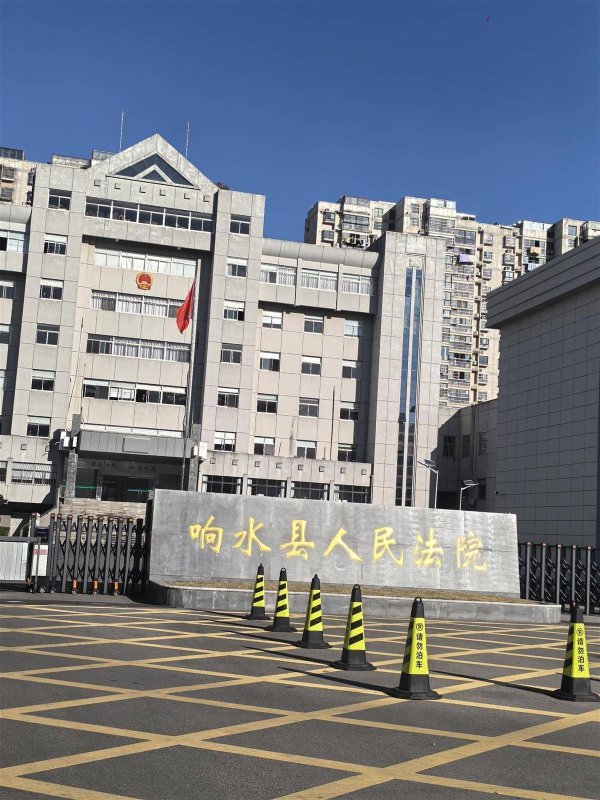 杜德配资 被告人在庭审中辩称曾被受害者张俊豪殴打，但被告人家人在笔录中均否认此事，律师呼吁邻里之间应互谅互让